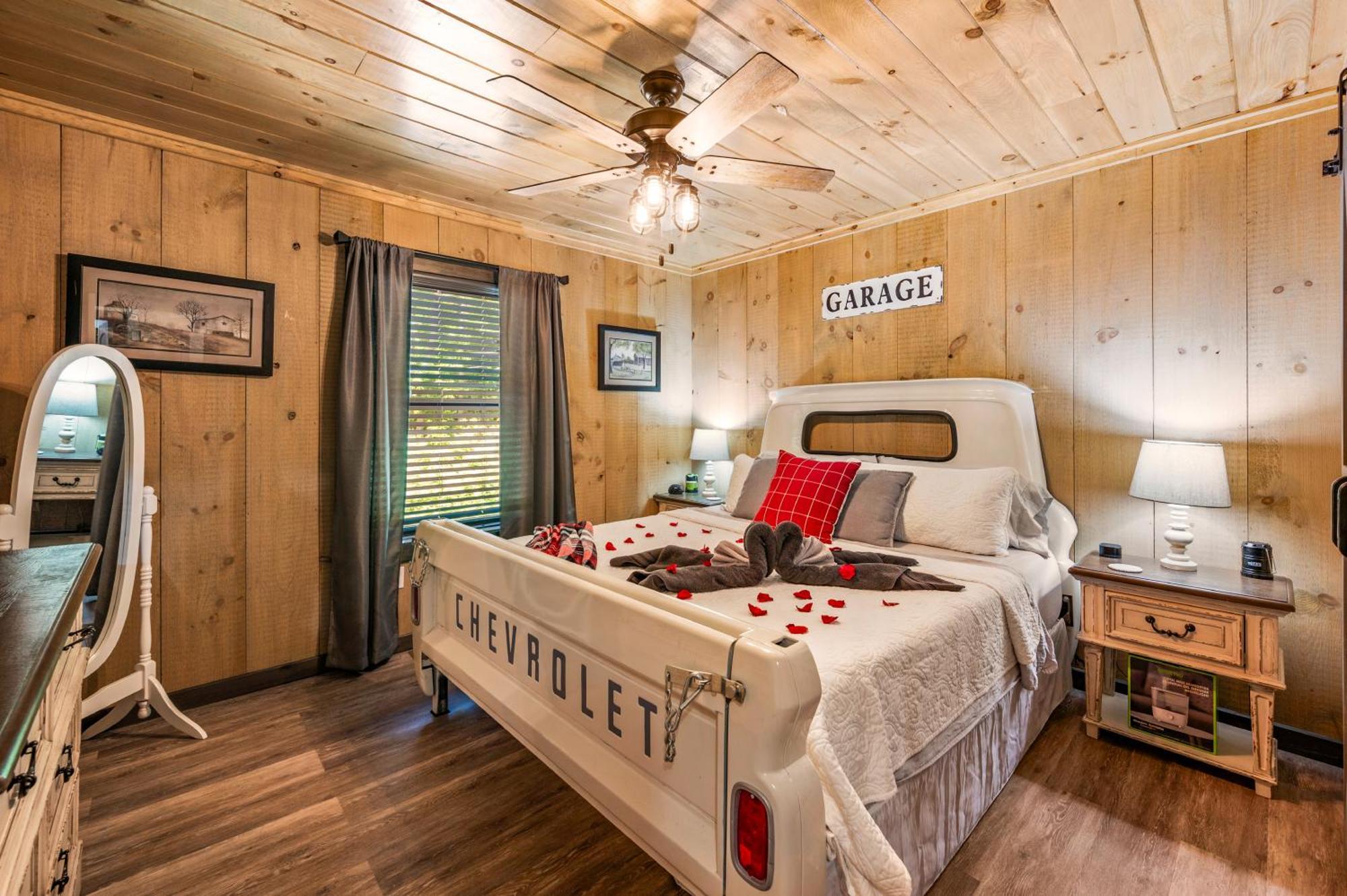 Lil Cabin In The Cove! Mtn Views, Theater, Hot Tub, Games, King Beds, Prime Location! Sevierville Dış mekan fotoğraf