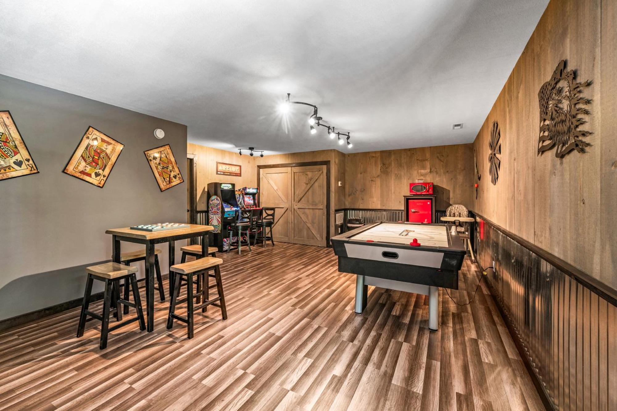 Lil Cabin In The Cove! Mtn Views, Theater, Hot Tub, Games, King Beds, Prime Location! Sevierville Dış mekan fotoğraf