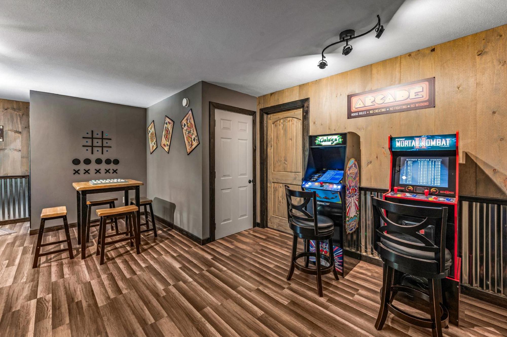 Lil Cabin In The Cove! Mtn Views, Theater, Hot Tub, Games, King Beds, Prime Location! Sevierville Dış mekan fotoğraf