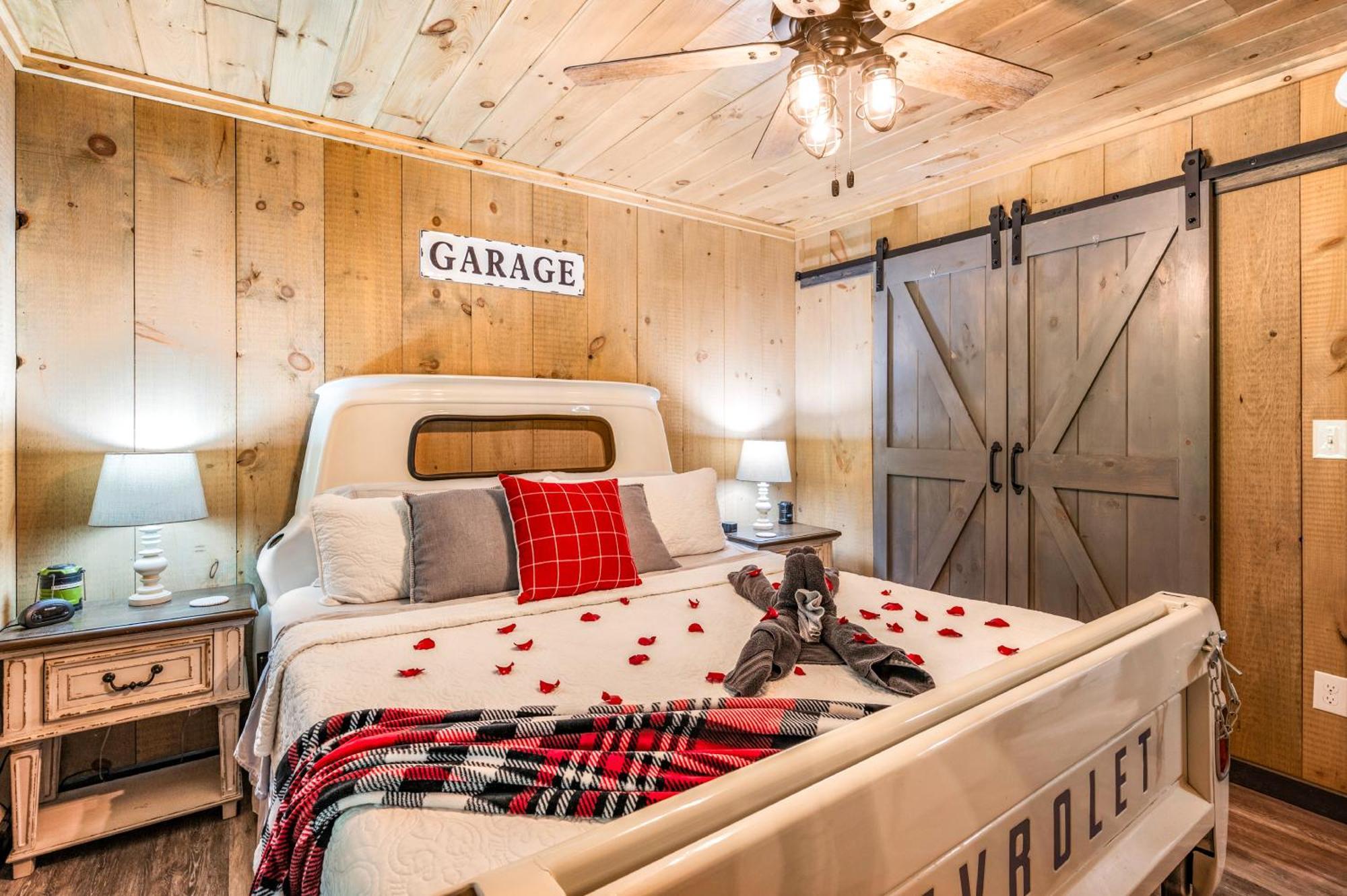 Lil Cabin In The Cove! Mtn Views, Theater, Hot Tub, Games, King Beds, Prime Location! Sevierville Dış mekan fotoğraf