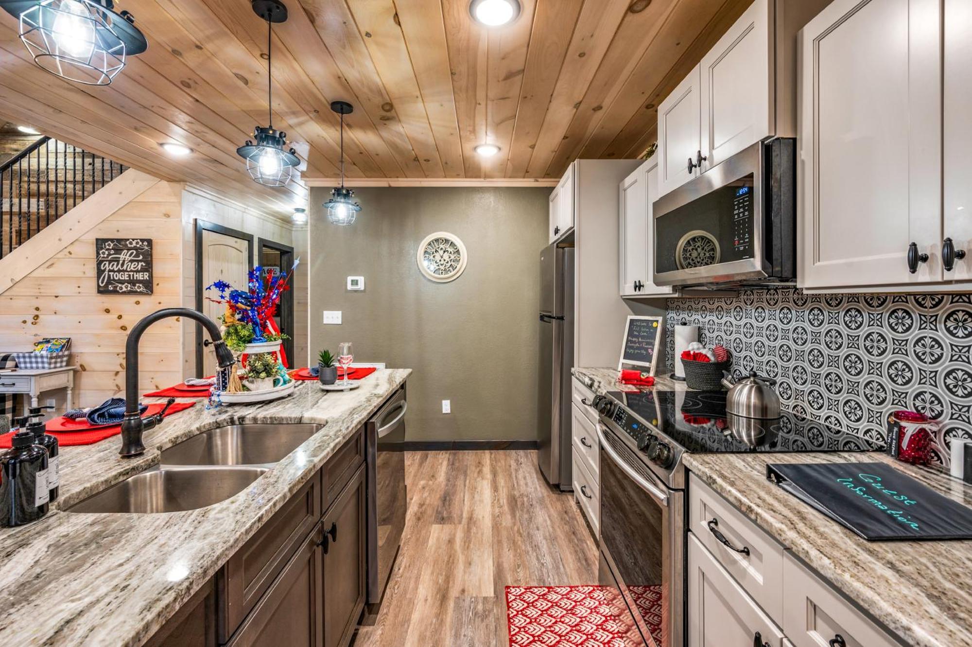Lil Cabin In The Cove! Mtn Views, Theater, Hot Tub, Games, King Beds, Prime Location! Sevierville Dış mekan fotoğraf