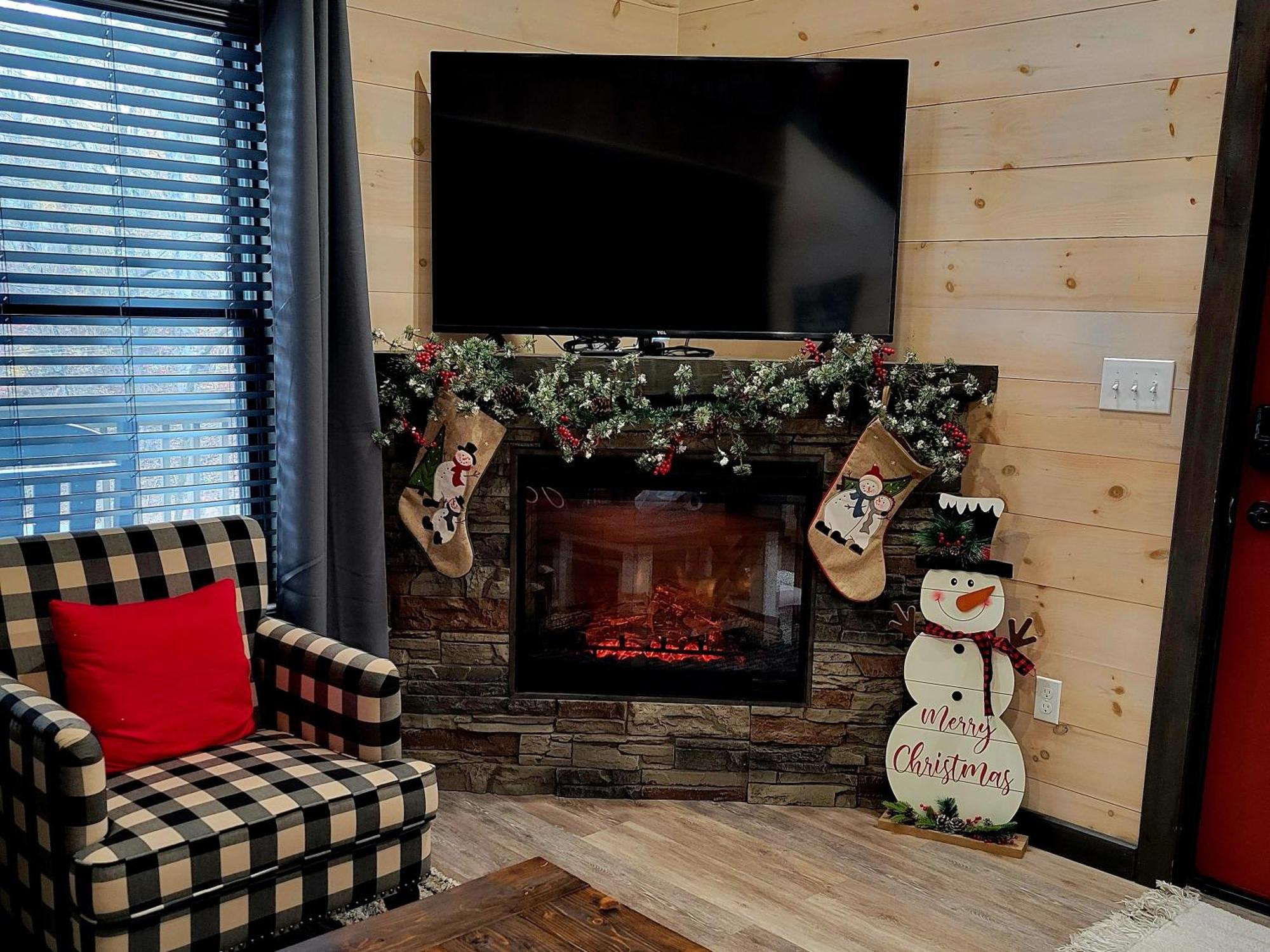 Lil Cabin In The Cove! Mtn Views, Theater, Hot Tub, Games, King Beds, Prime Location! Sevierville Dış mekan fotoğraf